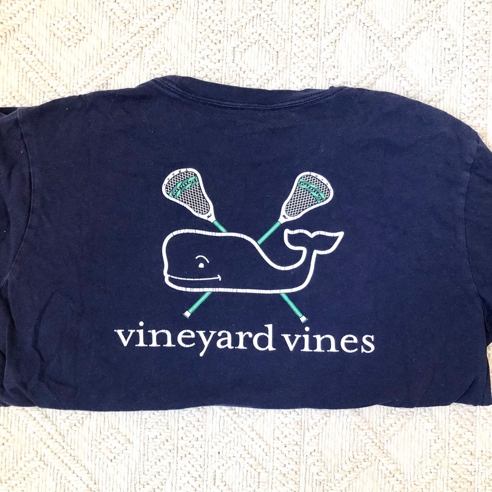 🐳vineyard vines t-shirt